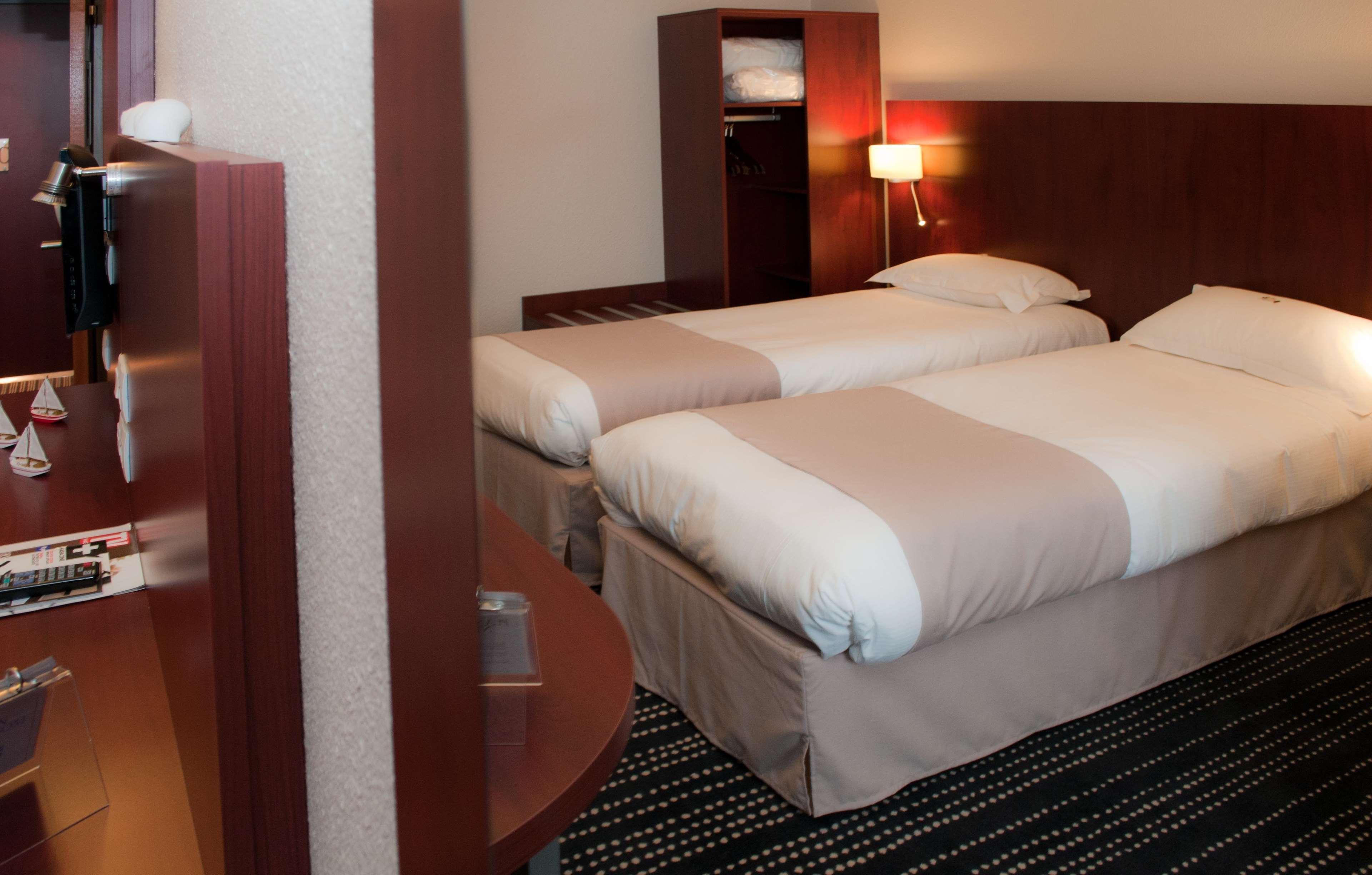 Kyriad Saint-Malo Dinard La Richardais Екстериор снимка